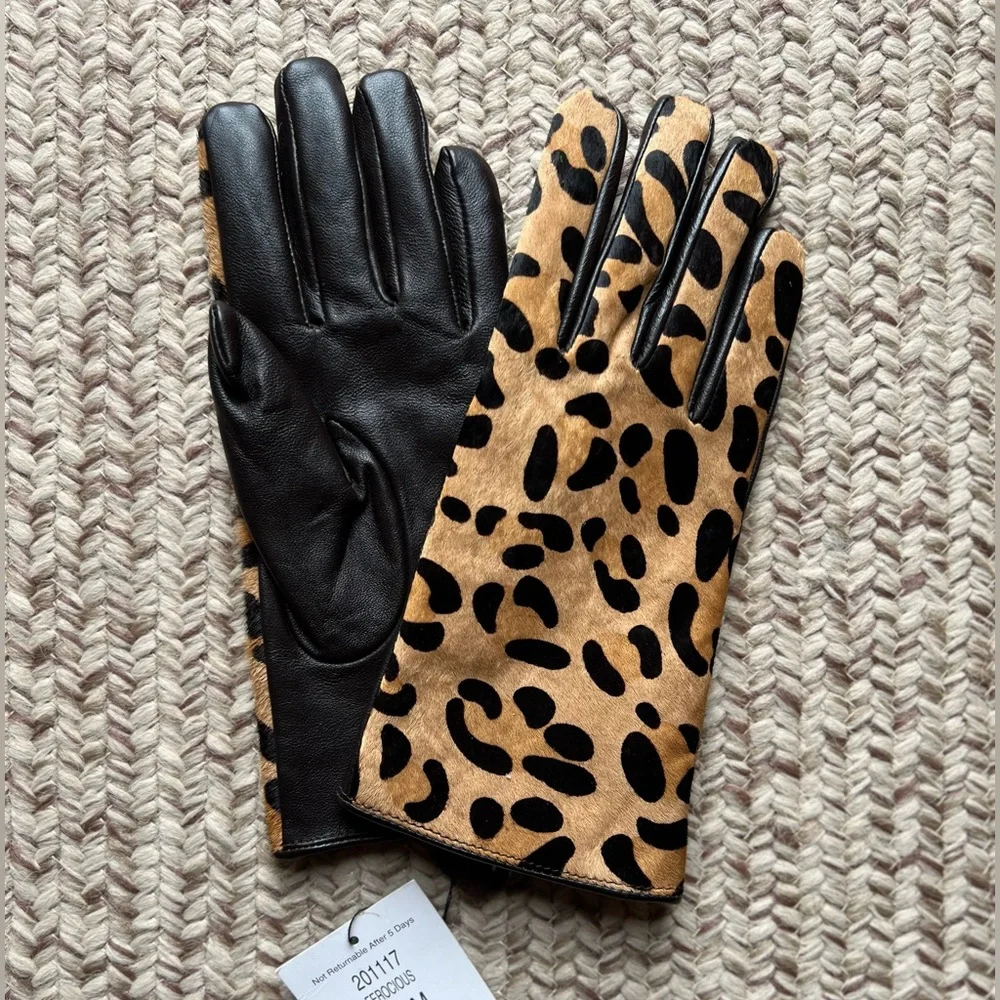 Etcetera Black and Leopard Print Gloves